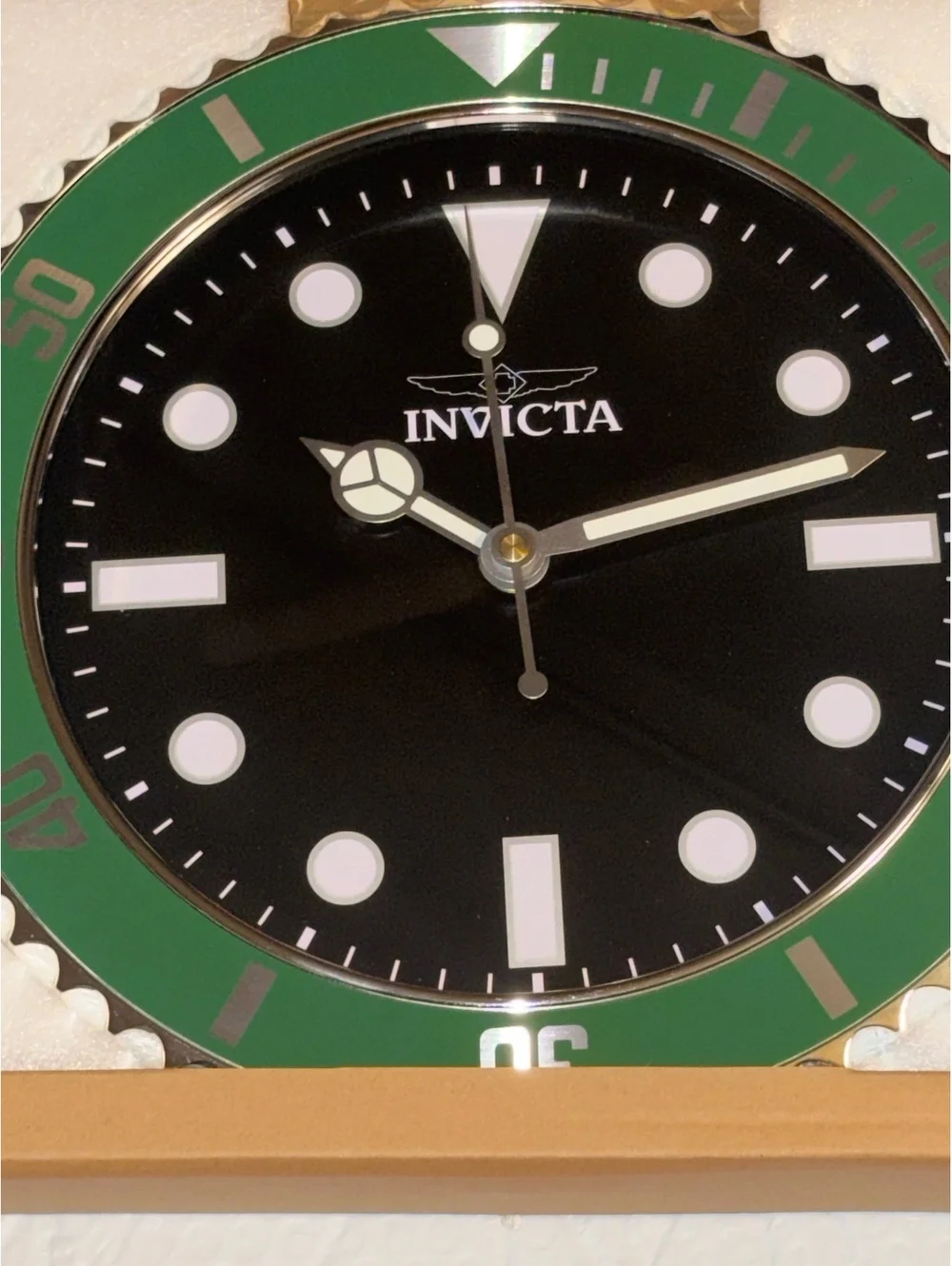 $129 INVICTA PRO DIVER BLACK FACE WITH GREEN TRIM 12” WALL